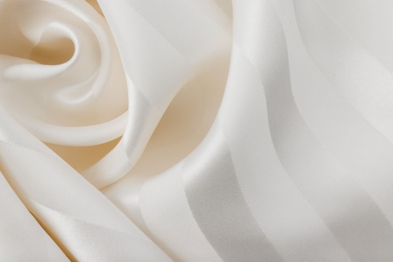 Sleep With Silk Pillowcases