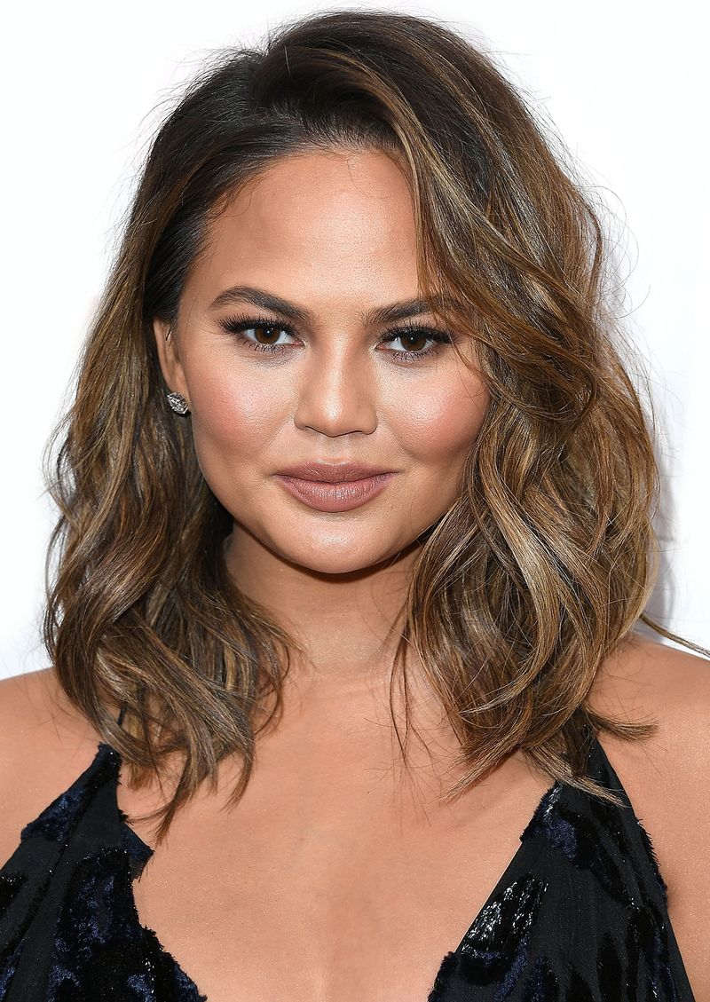 Chrissy Teigen's Textured Mid-Length Cut