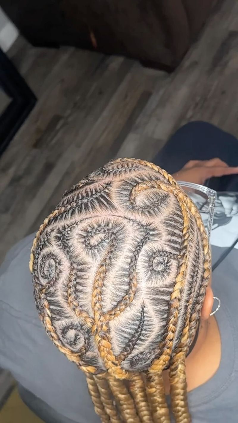 Feed-In Braids With Geometric Patterns