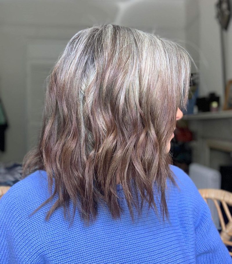 Soft Shoulder-Length Waves
