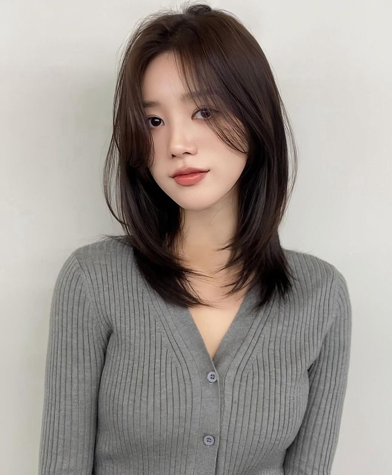 Collarbone Lob with Blunt Ends