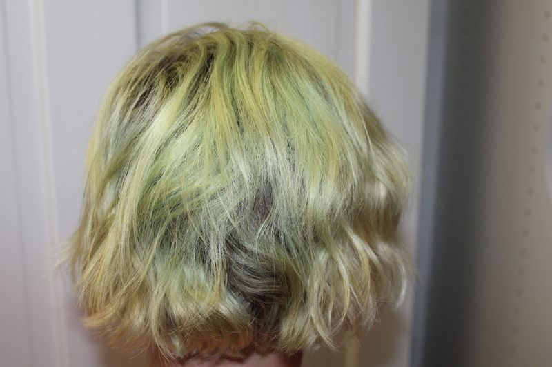Chlorine Turns Your Hair Green (Blonde Problems)