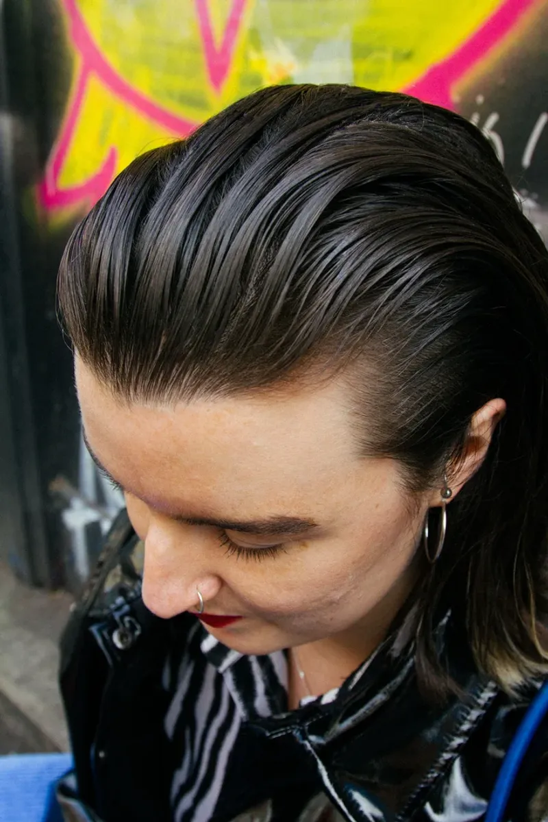 Estilos de cabelo penteado para trás
