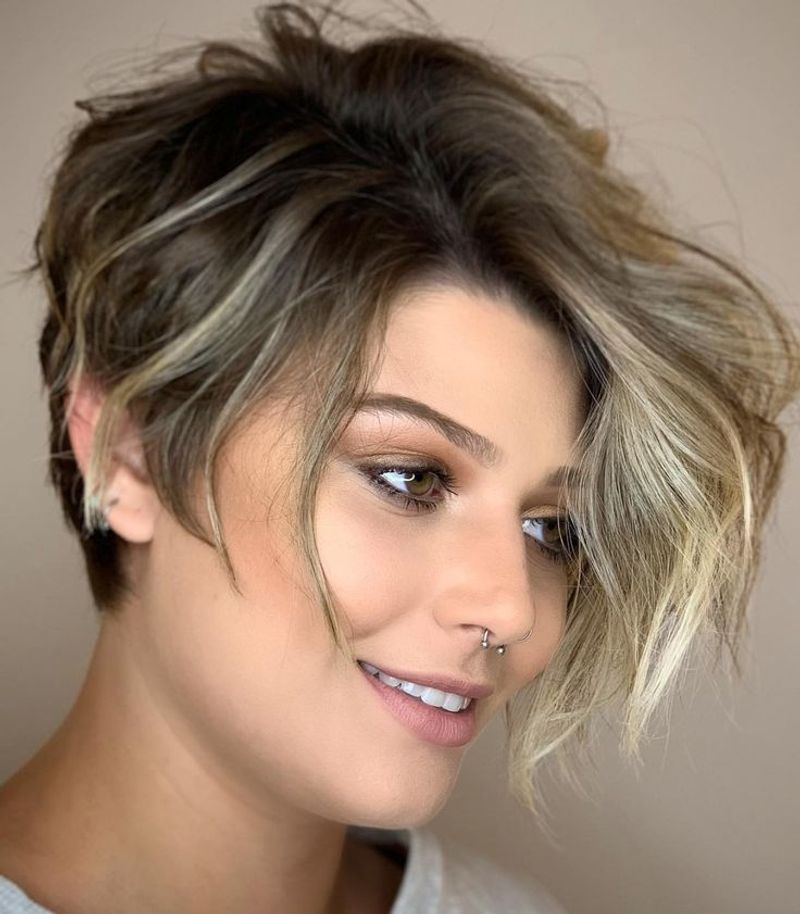 Pixie com madeixas subtis