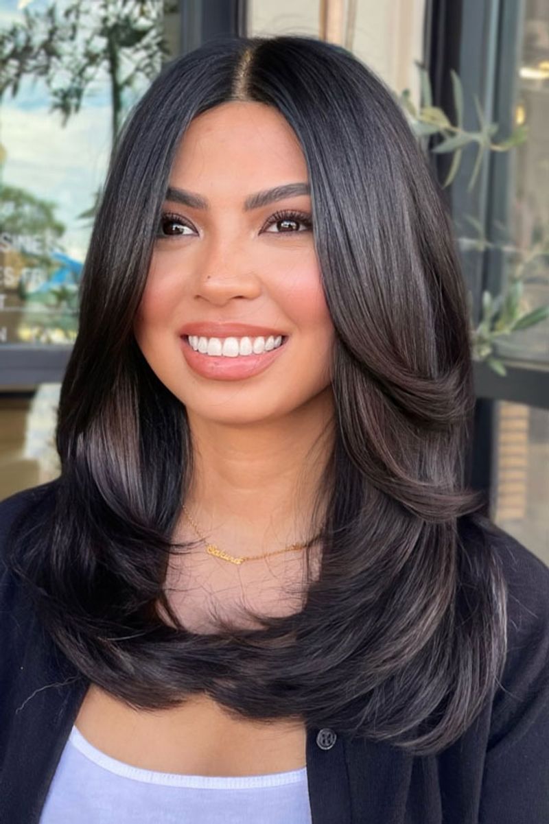 Sleek Waves with Middle Part