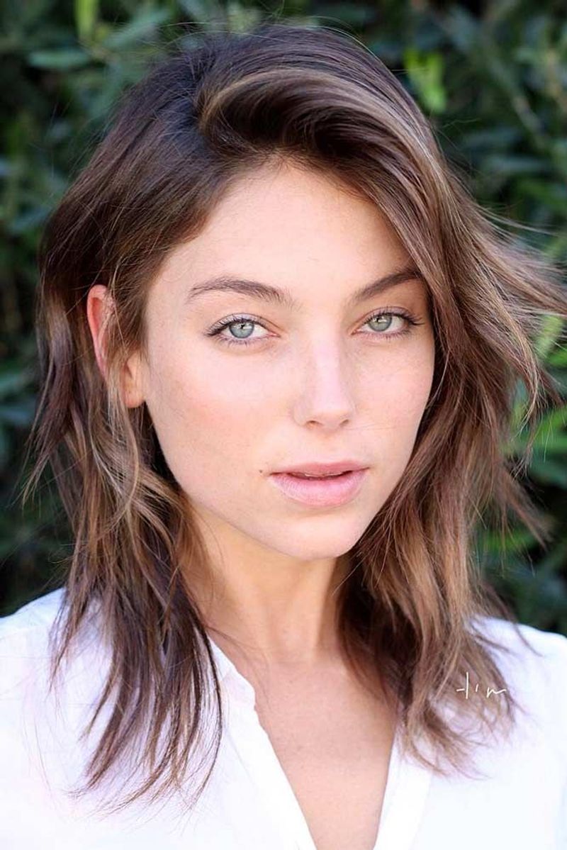 Collarbone Shag with Side-Swept Bangs