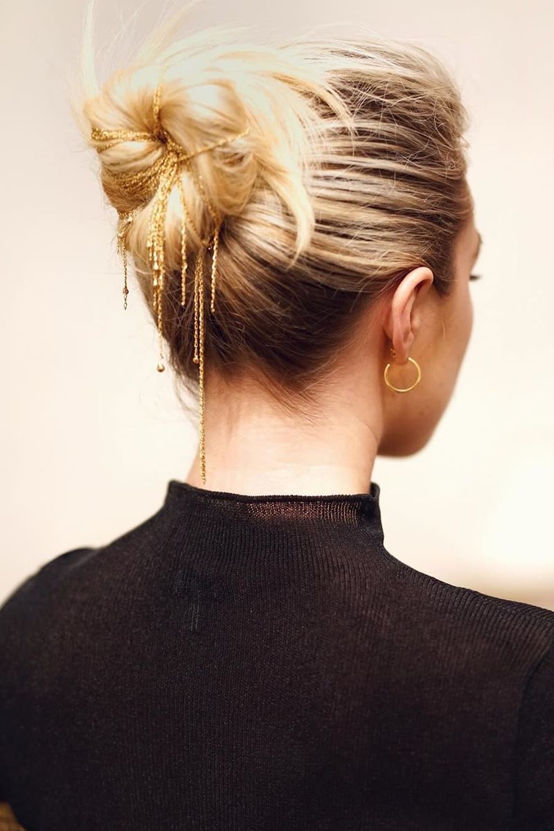 Strakke lage chignon