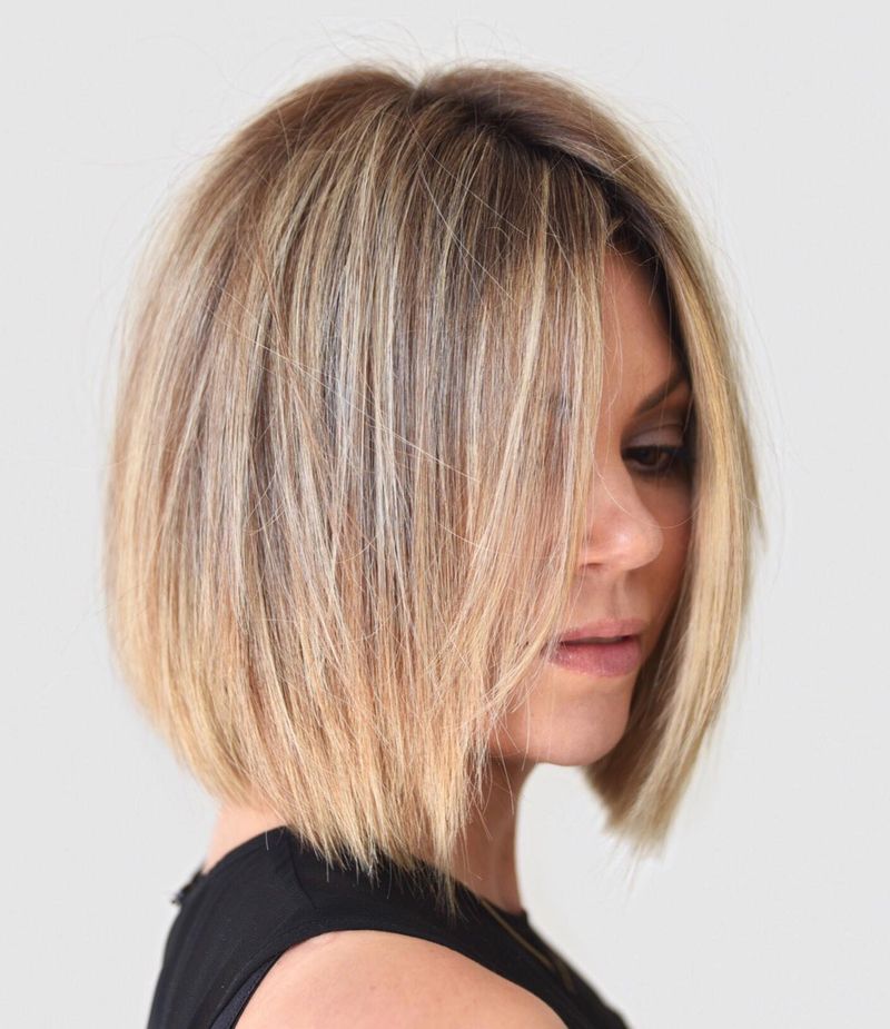 Classic Blunt Lob with Subtle Highlights