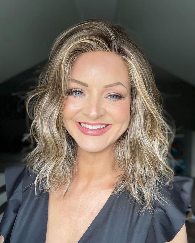 Wavy Lob with Face-Framing Layers