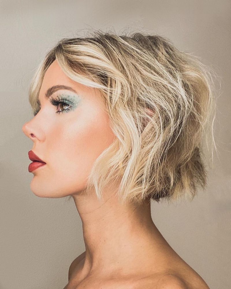 Textured Bobs With Blunt Ends Build Body