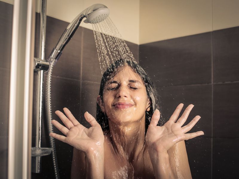 Cold Water Rinses Seal The Cuticle