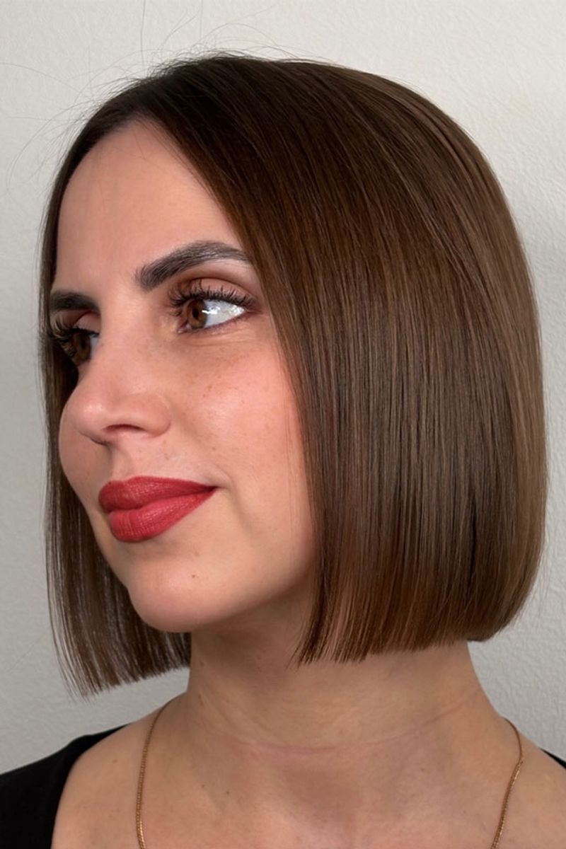 Jawline-Hugging Precision Cut