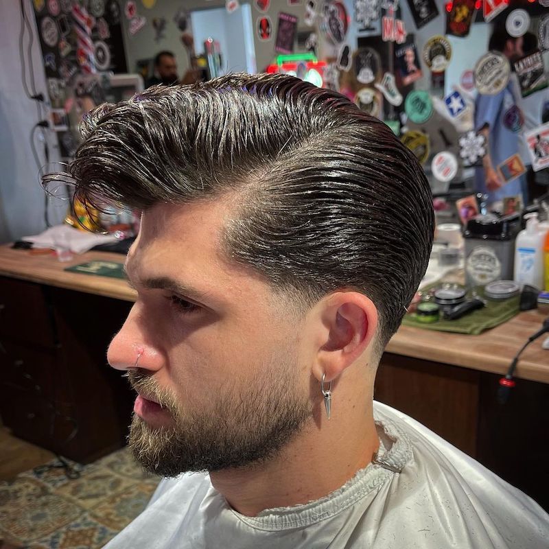 Pompadour met zijstuk