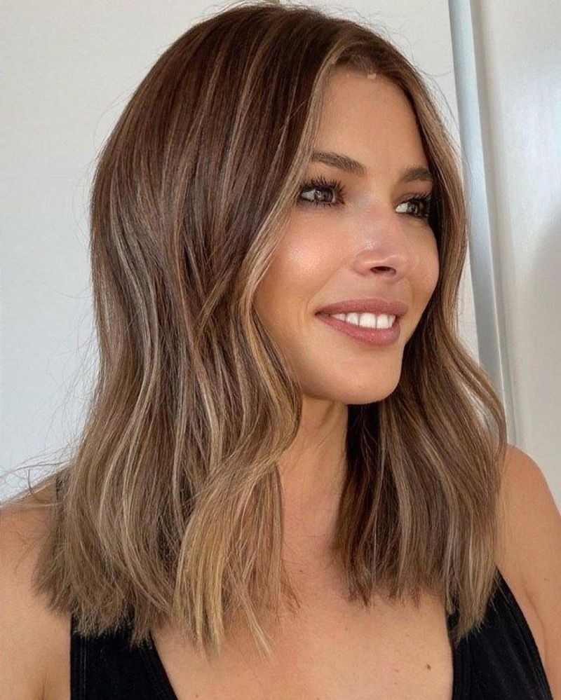 Collarbone Cut with Airy Ends