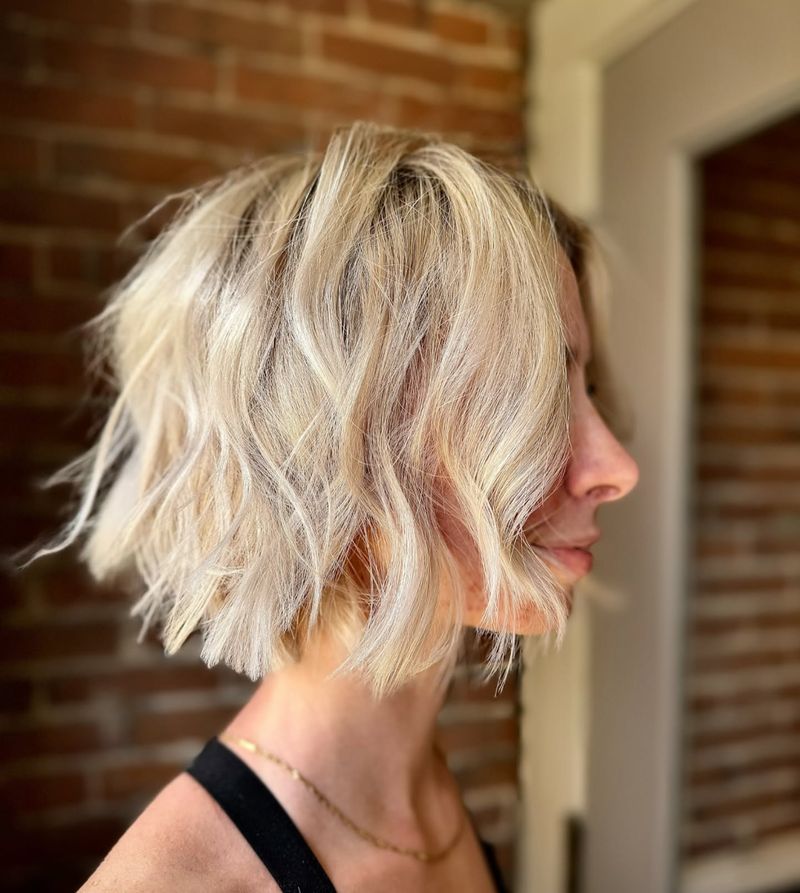 Bob stratificato con onde morbide