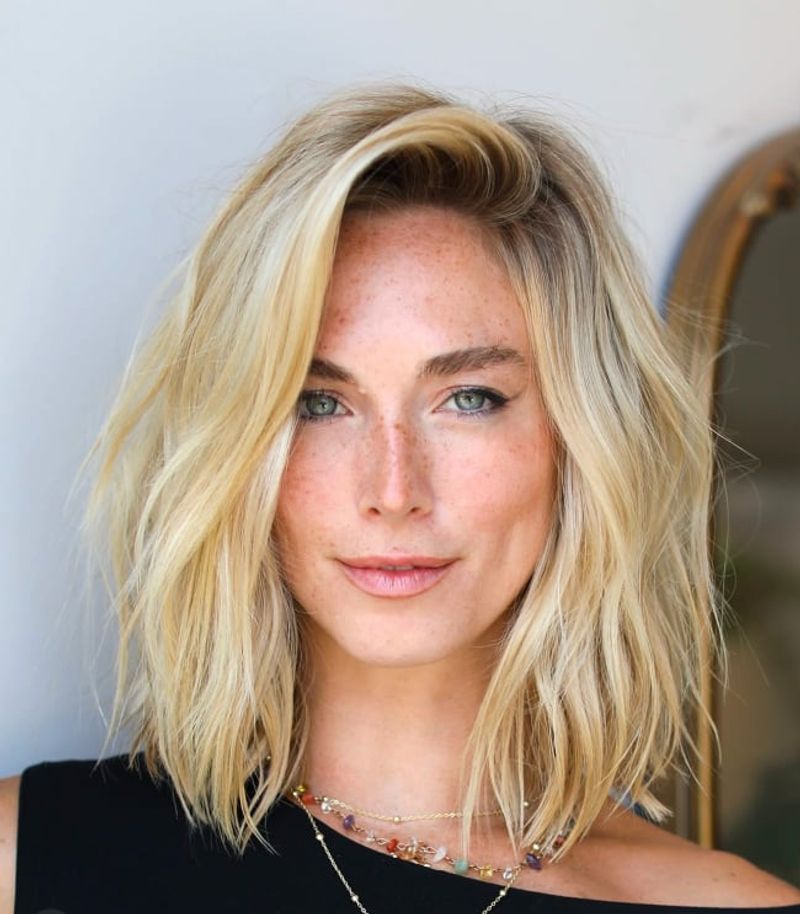 Blunt Collarbone Cut with Subtle Layers