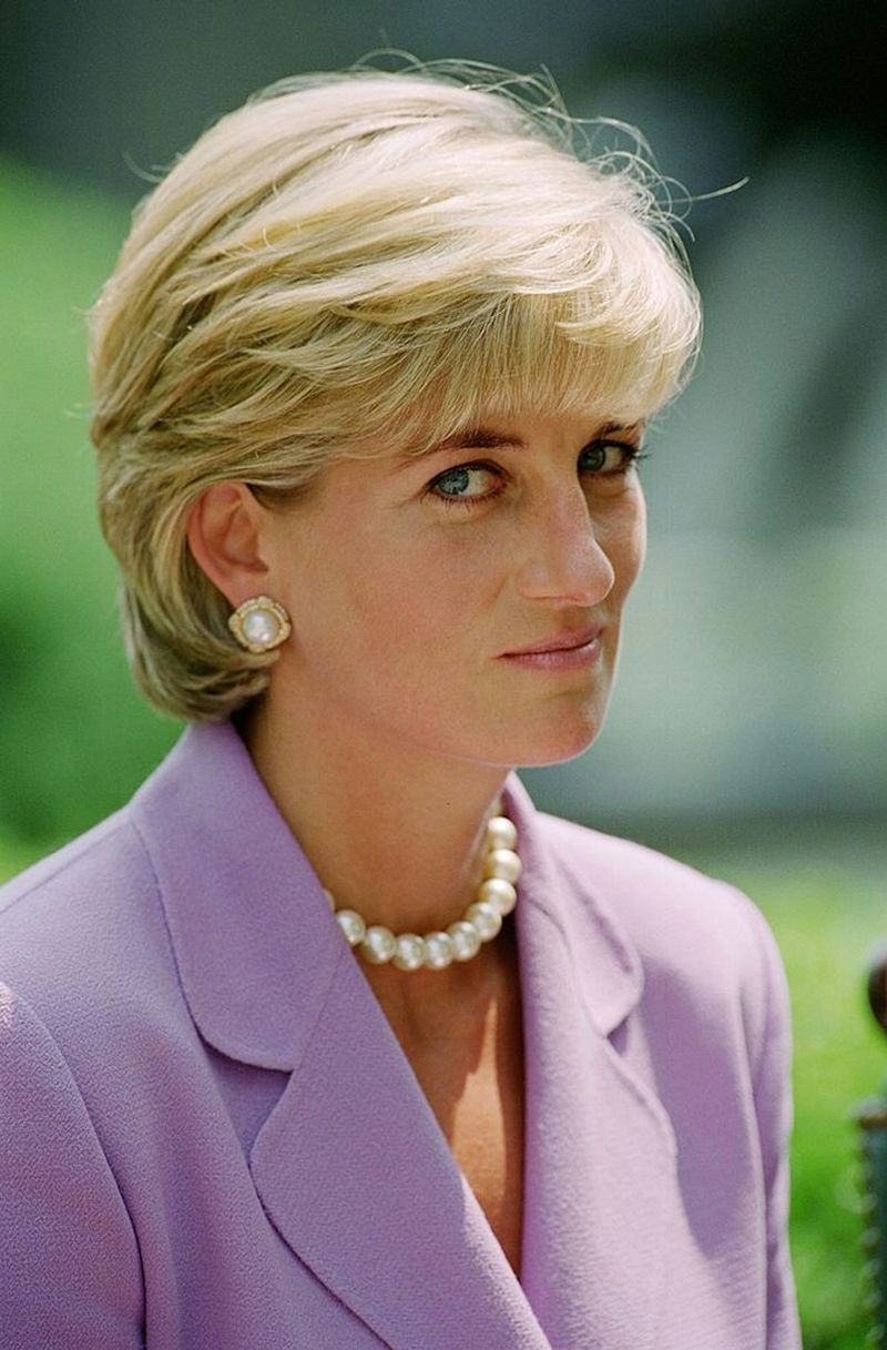 O penteado com penas da Princesa Diana