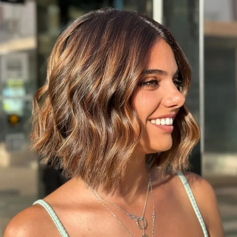 Lob ondulato (long bob)