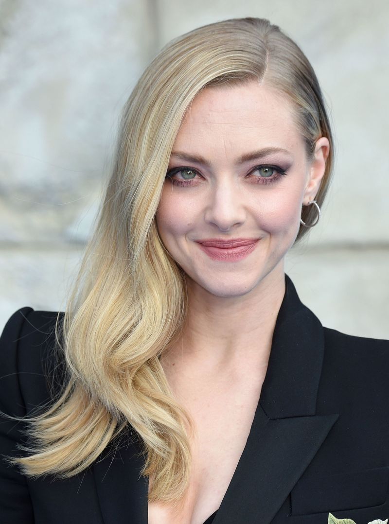 Side-Swept Hollywood Waves
