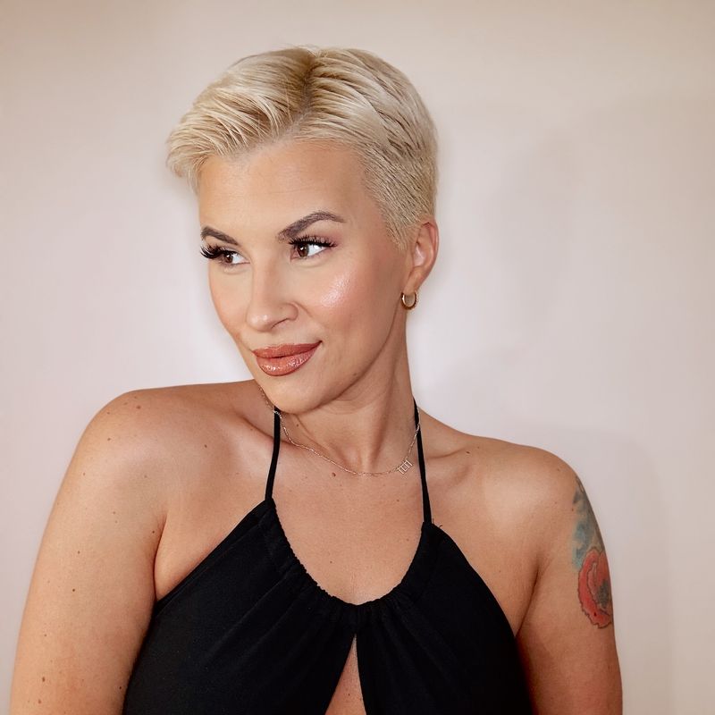 Brushed-Back Vintage Pixie
