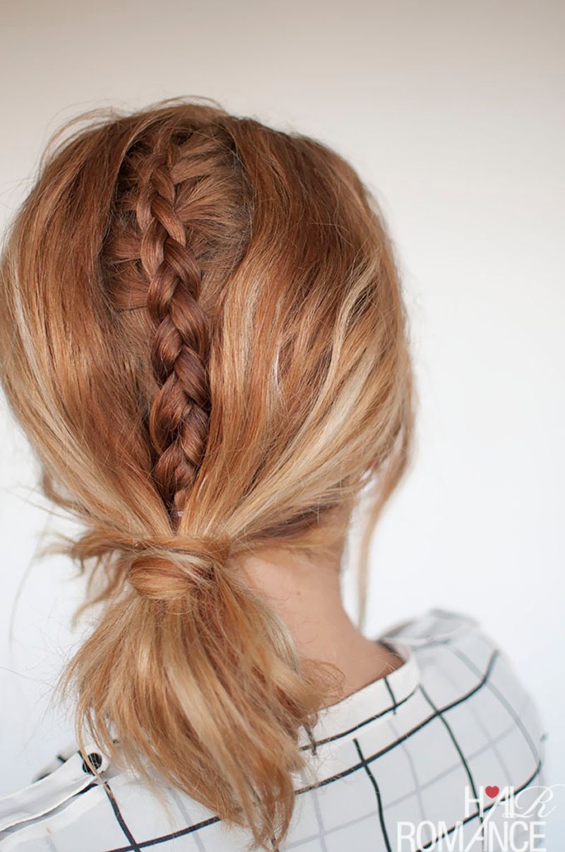 Hidden Underbraids with Curly Layers