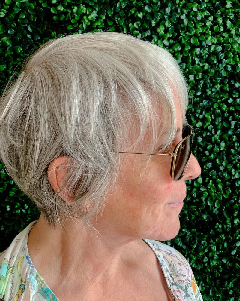 Corte Pixie com camadas suaves