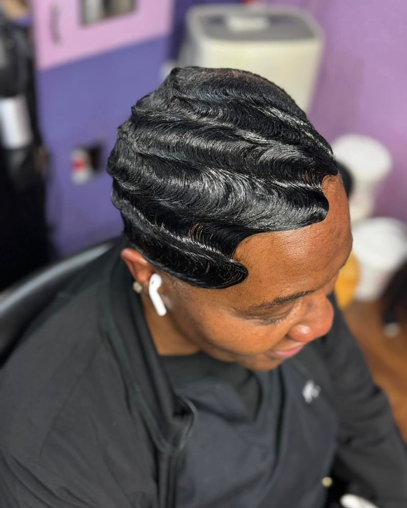 Outdated: Stiff Finger Waves