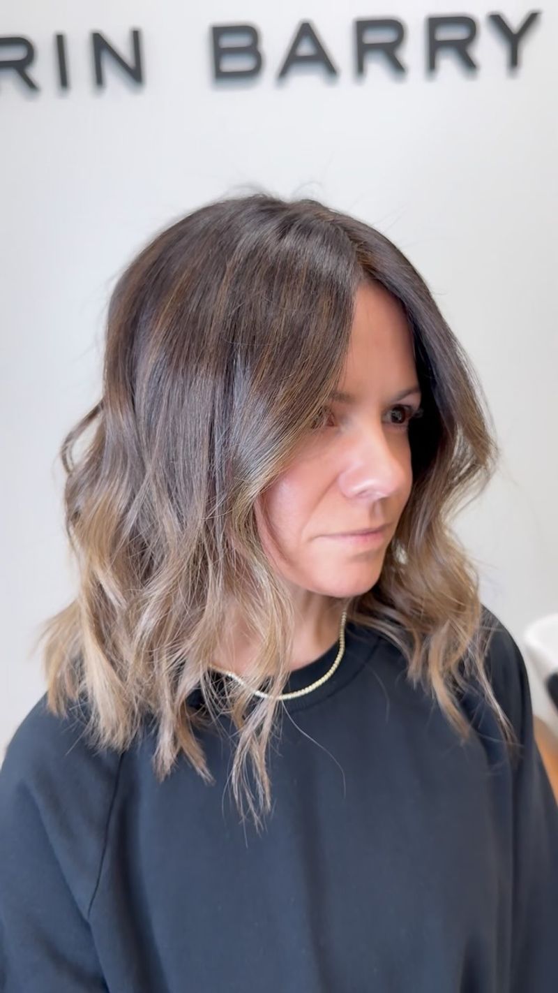 Wavy Collarbone Length with Curtain Fringe