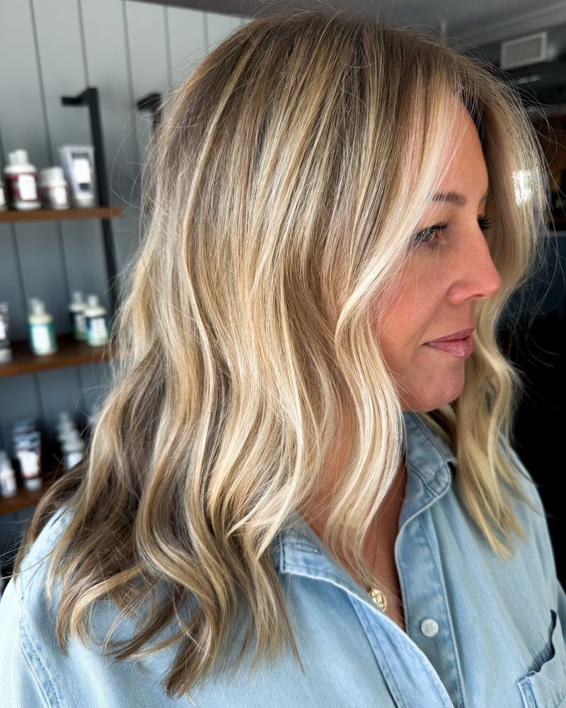 Soft Waves with Face-Framing Highlights