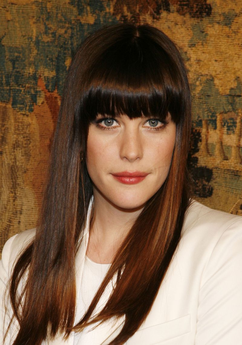 Frange émoussée sur cheveux longs