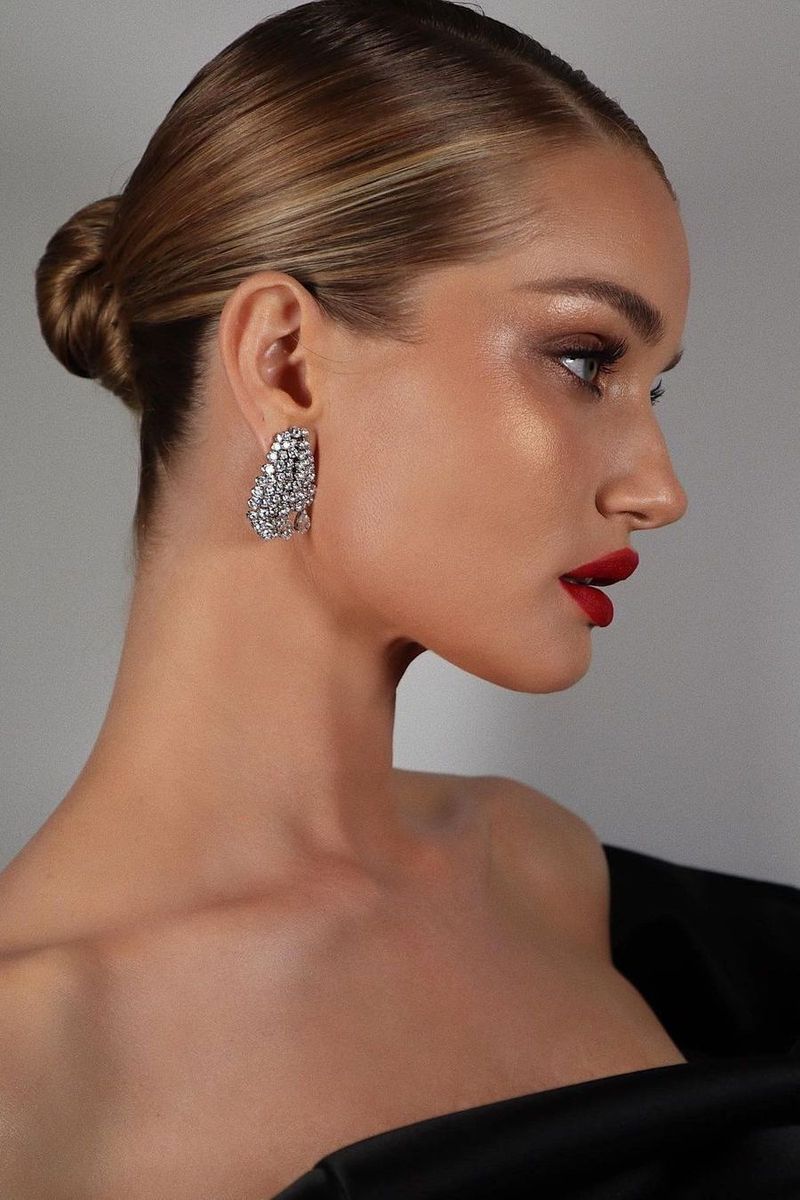 Uno chignon basso elegante