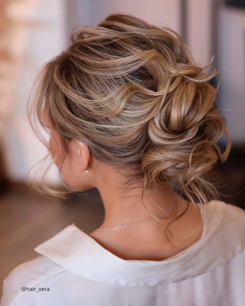 Penteado encaracolado volumoso
