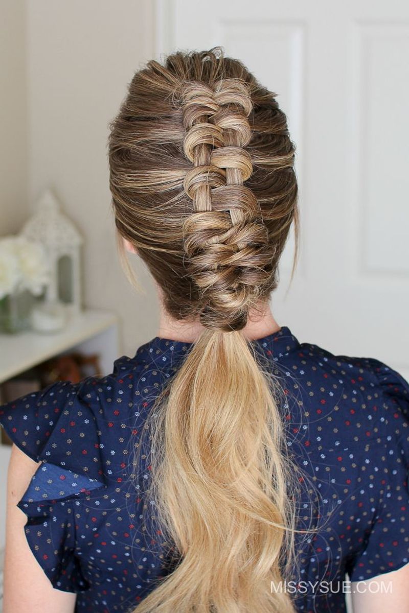 Infinity Braids That Lose Definition