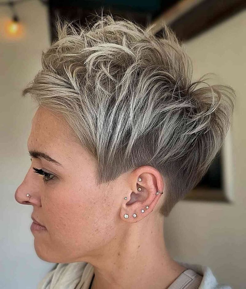 Corte curto com picos