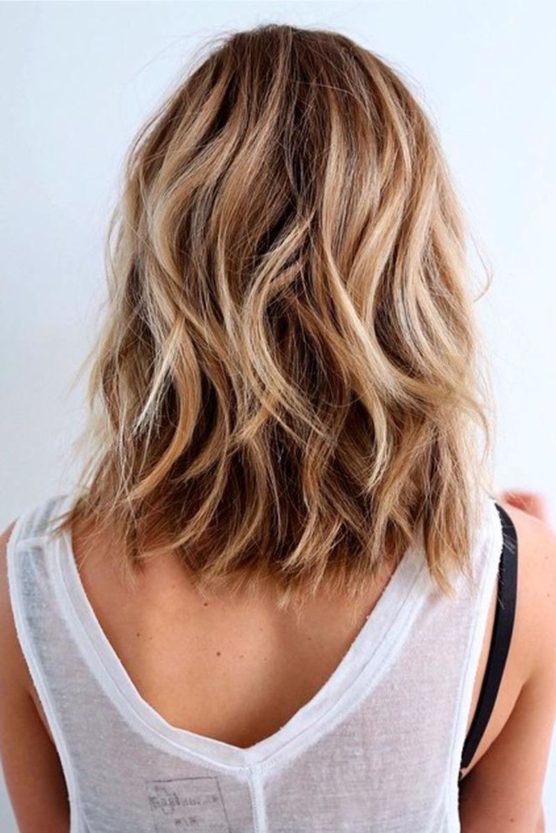 Wavy Collarbone Cut