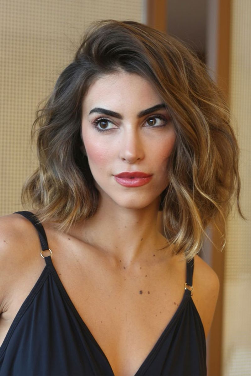 Deep Side-Part Glamour