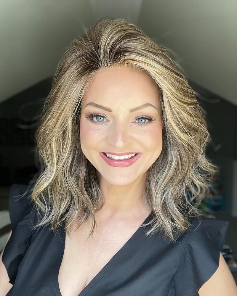 Soft Shoulder-Length Waves