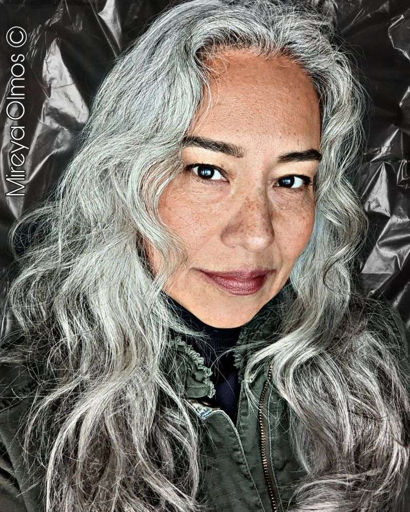 Elegant Silver Waves