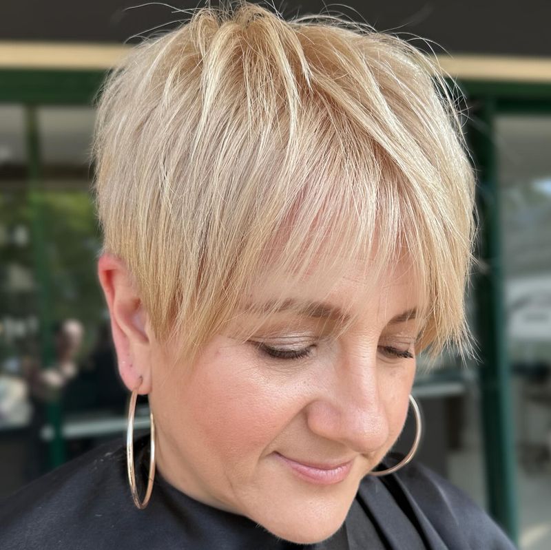Pixie texturizado con flequillo largo