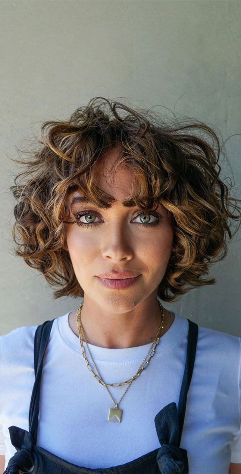 Rounded Bob with Curved Fringe