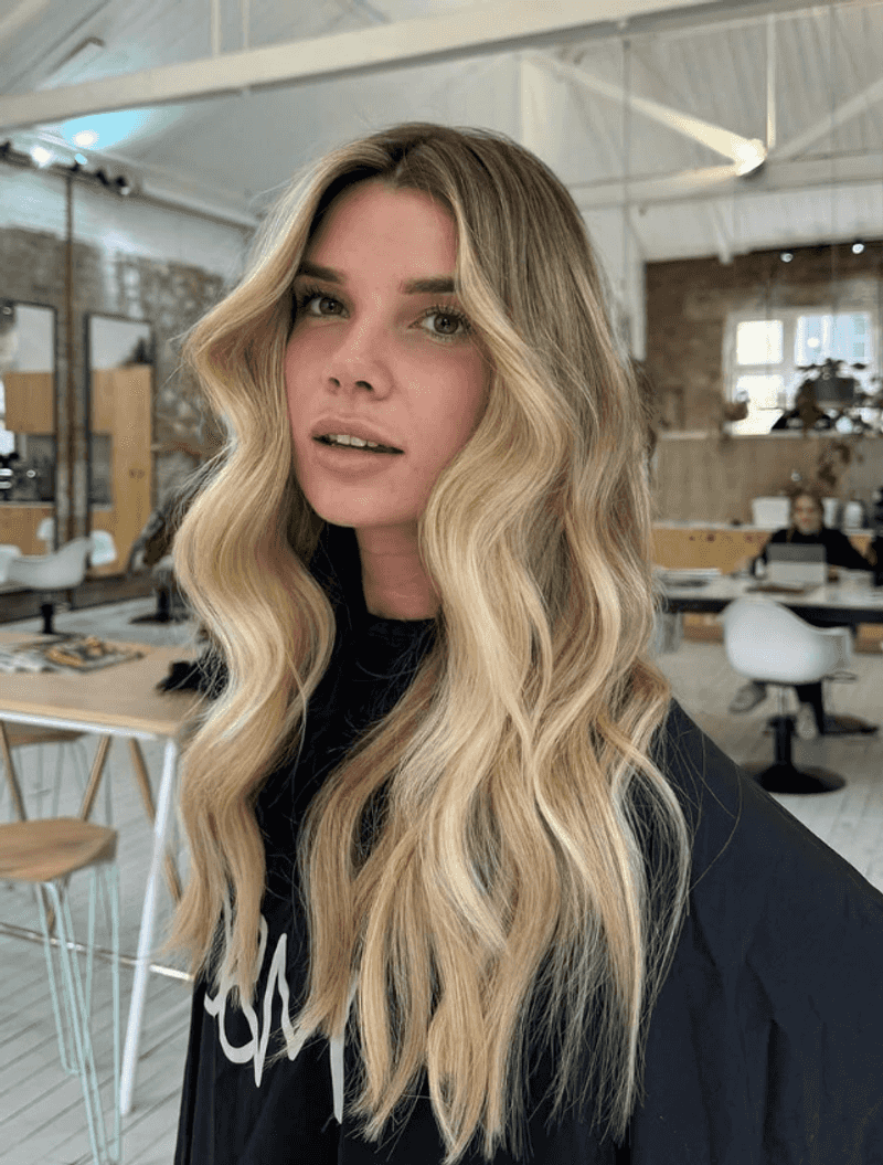 Mermaid Waves with Root Shadow