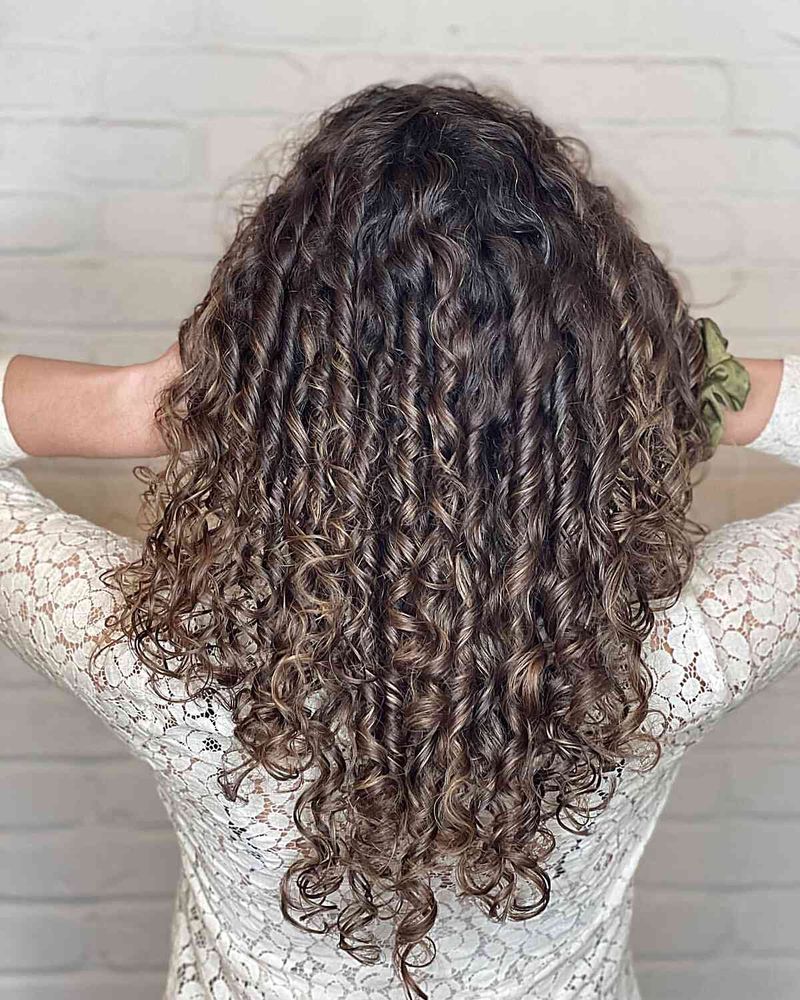Curly V-Cascade