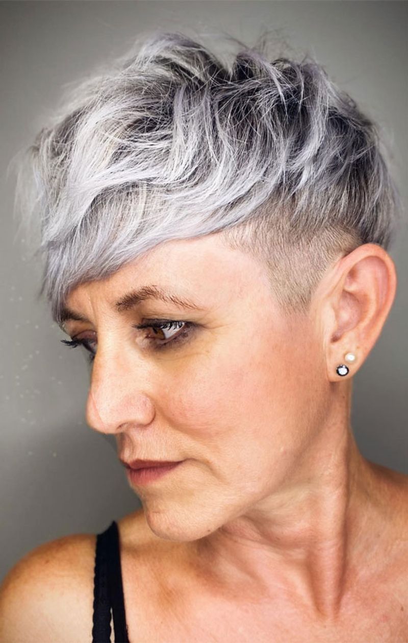 Pixie atrevido con corte bajo