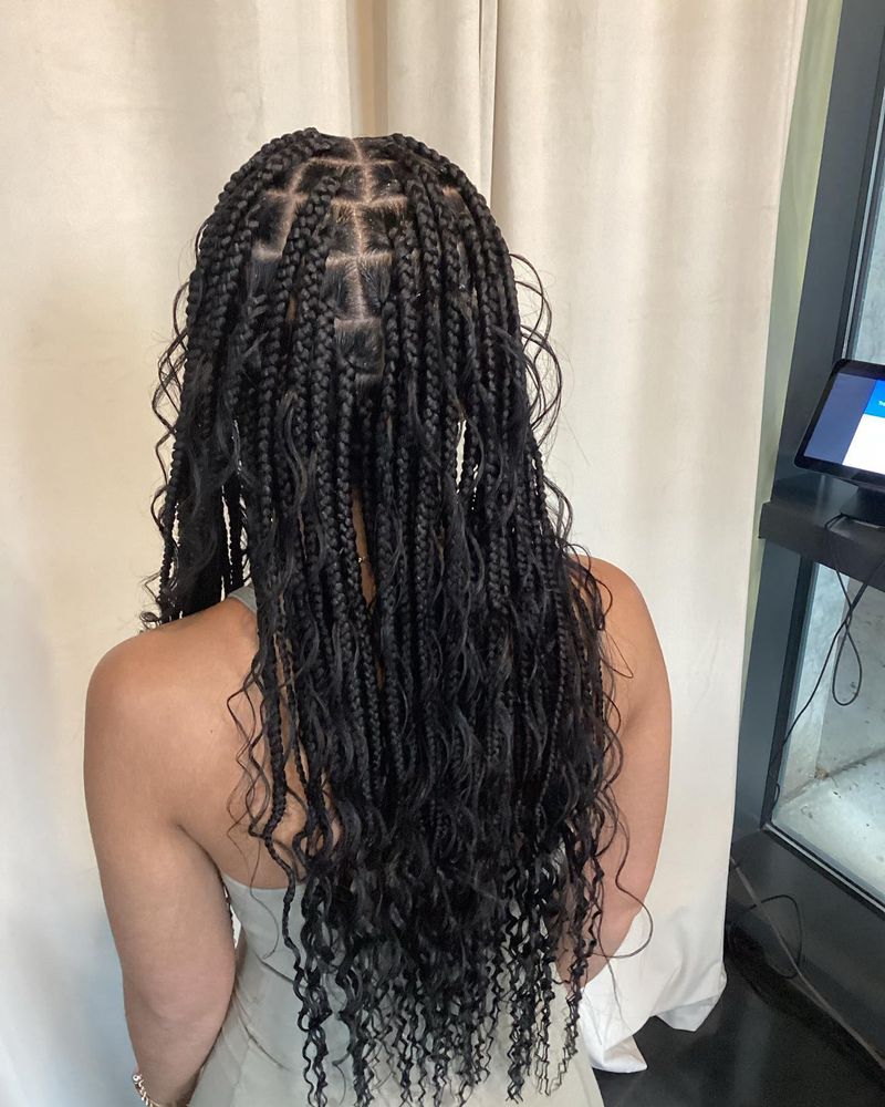 Striking Knotless Braids