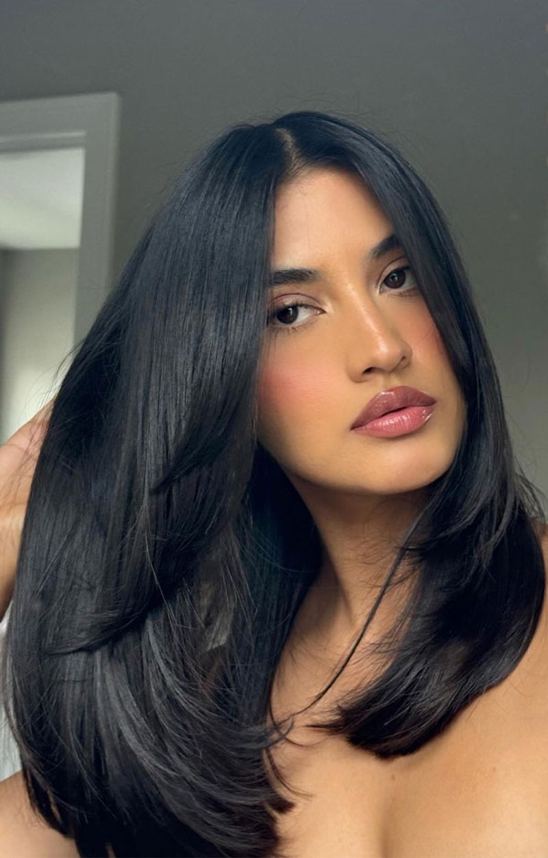 Straight Collarbone Cut With Beveled Ends
