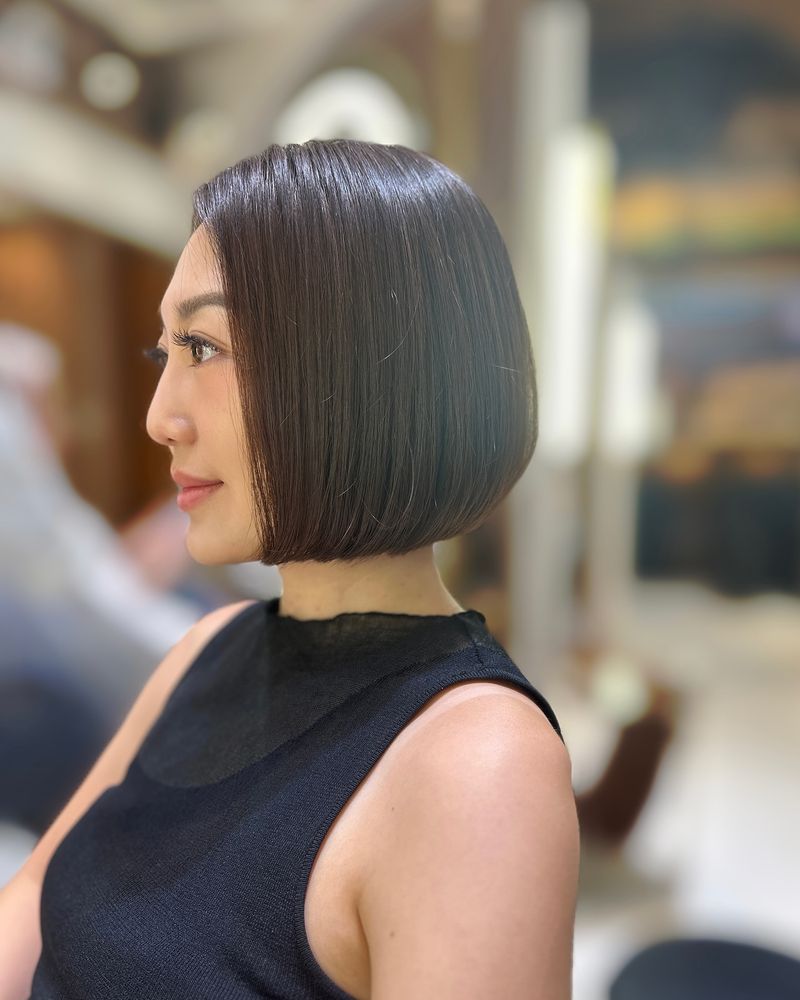 OUT: Blunt Bobs With No Layers