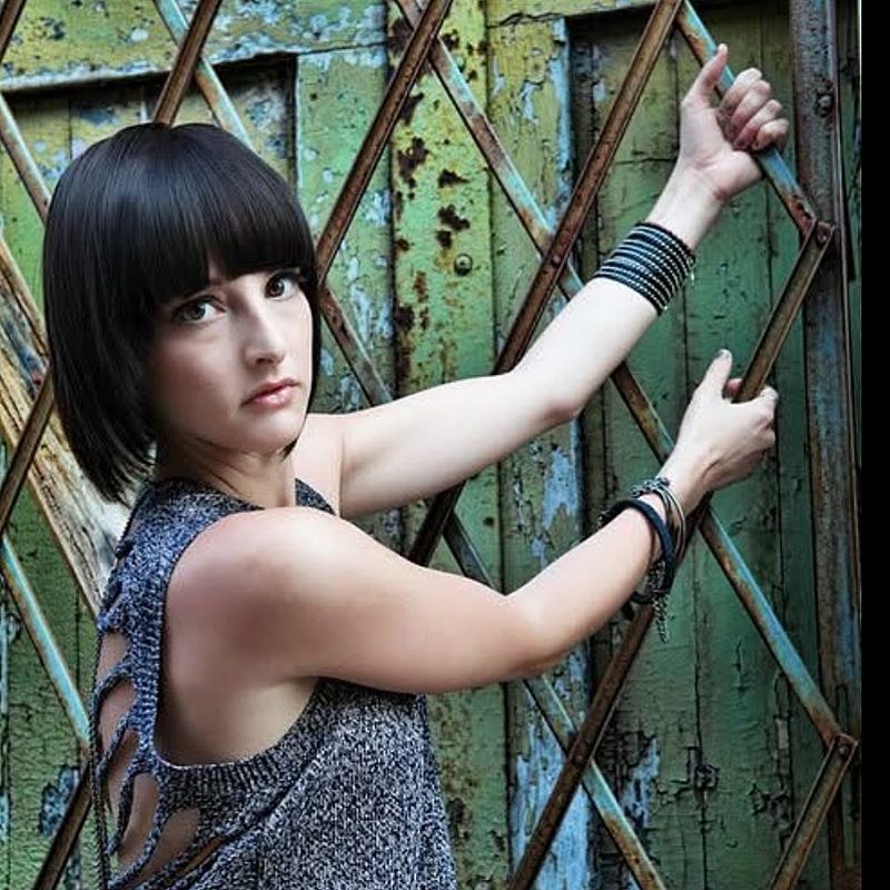 Rounded Heavy Bangs