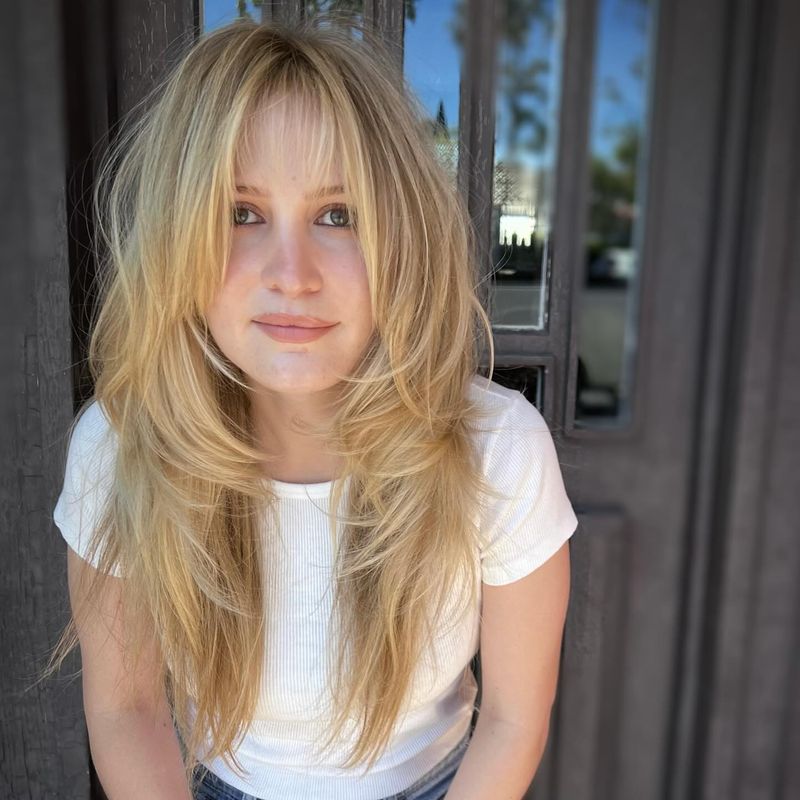 Curved Wispy Bangs