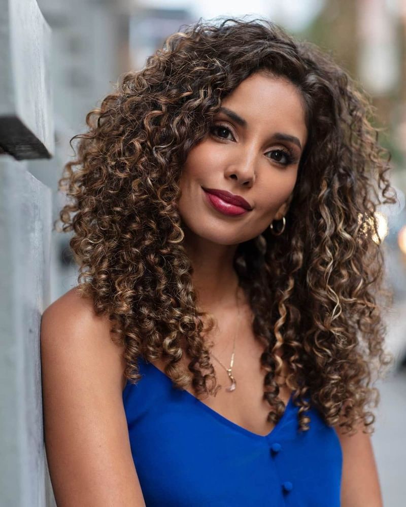 Mid-Length Layers for Curls