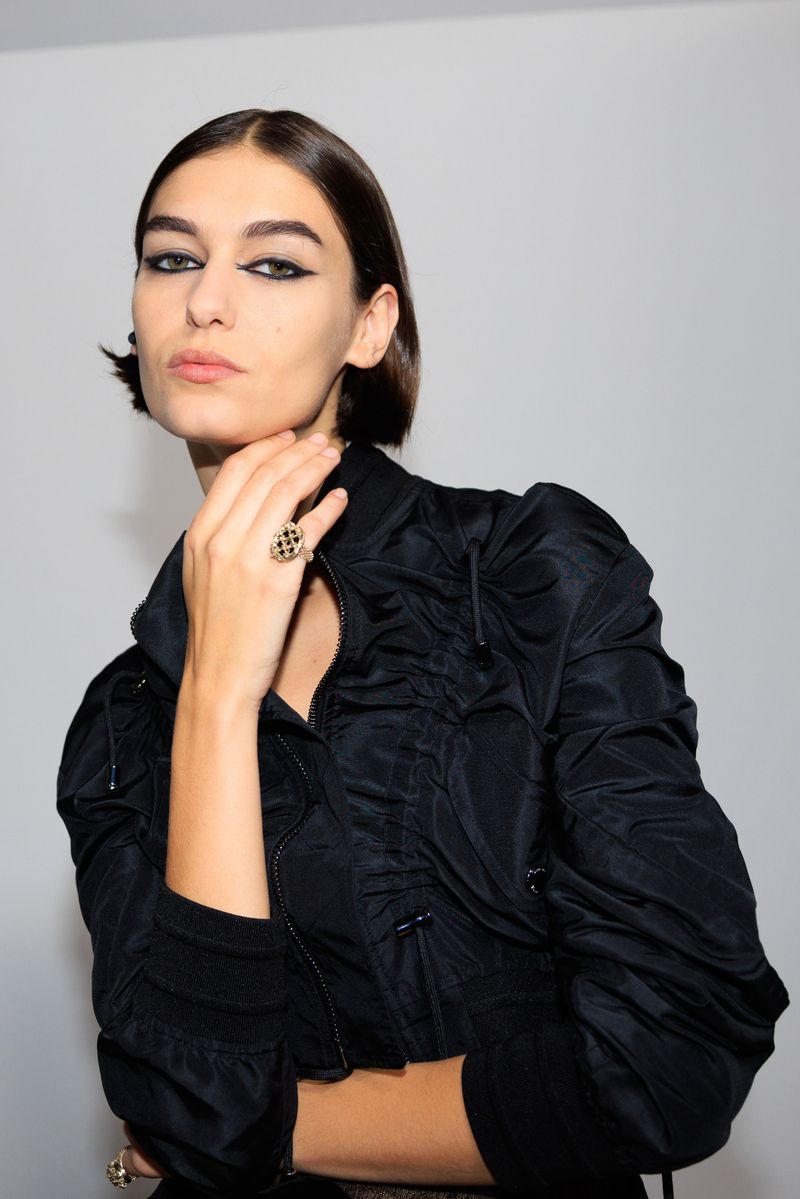 Sleek Bob with Minimalist Wardrobe